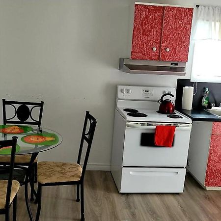 Quiet Cozy Apartment Next To Highway Wifi+Netflix Edmundston Luaran gambar
