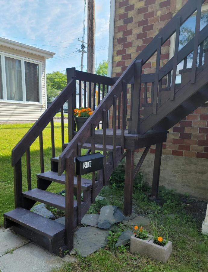 Quiet Cozy Apartment Next To Highway Wifi+Netflix Edmundston Luaran gambar