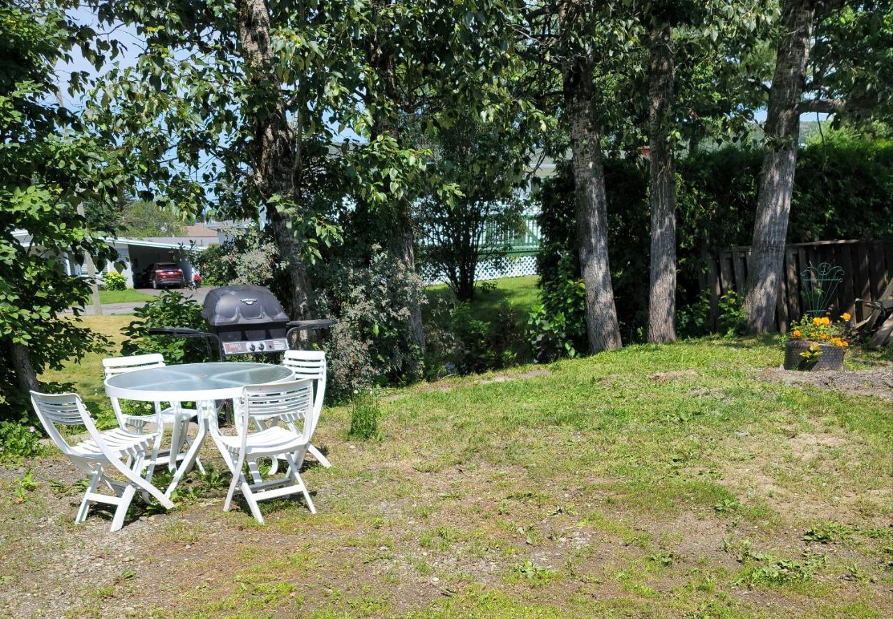 Quiet Cozy Apartment Next To Highway Wifi+Netflix Edmundston Luaran gambar