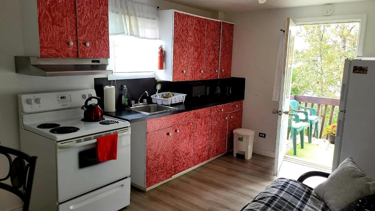 Quiet Cozy Apartment Next To Highway Wifi+Netflix Edmundston Luaran gambar