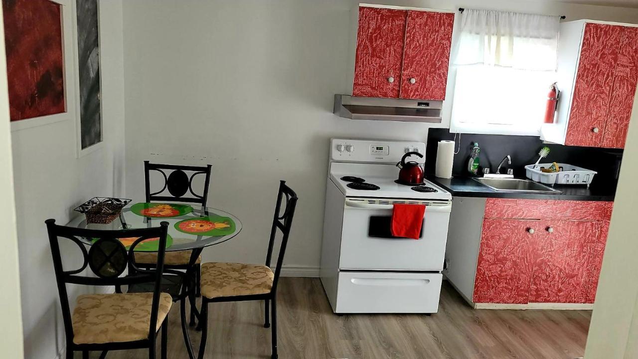 Quiet Cozy Apartment Next To Highway Wifi+Netflix Edmundston Luaran gambar