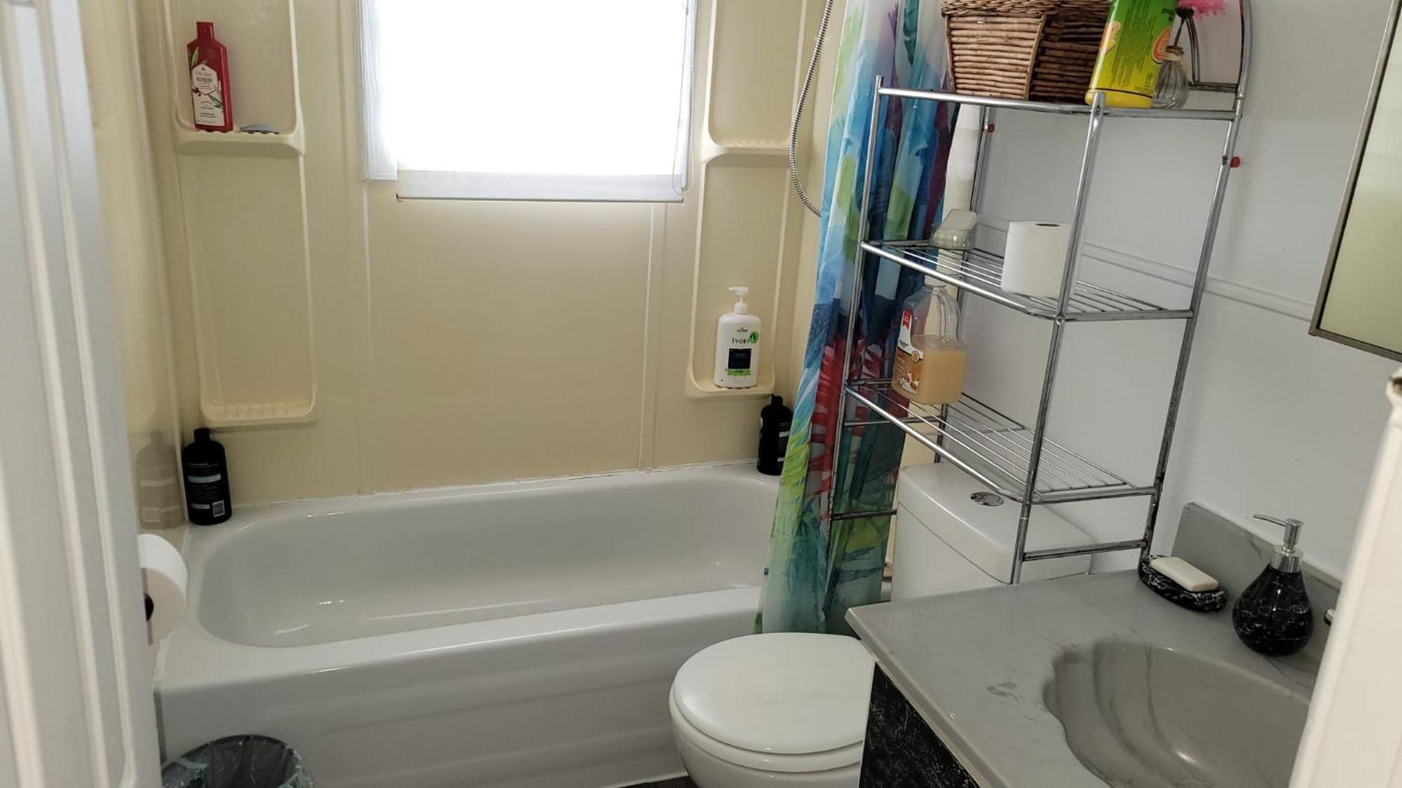 Quiet Cozy Apartment Next To Highway Wifi+Netflix Edmundston Luaran gambar